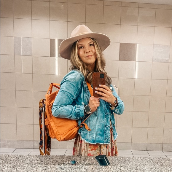 Meet your Posher, Leslie - Picture 1 of 4